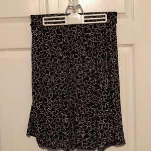 Black and Cream LuLaRoe Star ⭐️Madison skirt RARE
